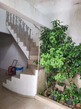 Imagem Casa em uma rua tranquila na Zona Norte - 100M² de área construída, 4 Dorms, 2 Vagas, Cozinha Ampla.