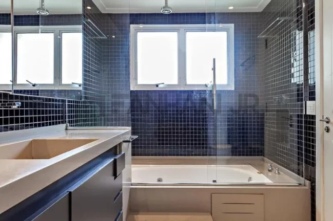 Imagem Luxuoso apartamento à venda em São Paulo-SP, Jardim Europa: 4 quartos, 4 suítes, 3 salas, 6 banheiros, 4 vagas de garagem, 310m².