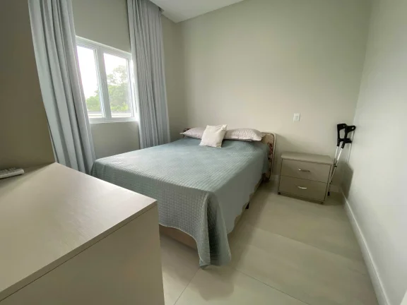 Imagem Casa mobiliada no Condomínio Caledônia com 4 suítes e 4 vagas de garagem em Camboriú-SC