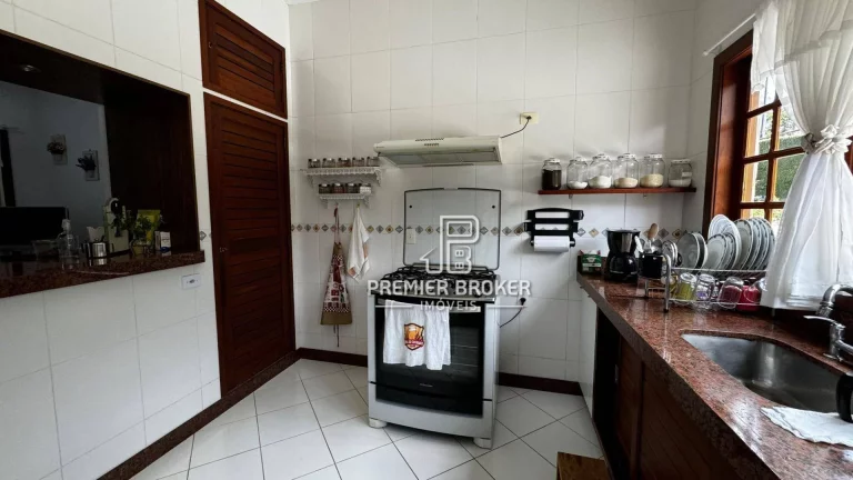 Imagem Casa com 5 dormitórios à venda, 450 m² por R$ 1.979.000,00 - Albuquerque - Teresópolis/RJ