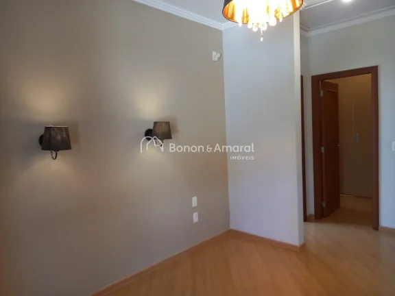 Imagem Encante-se com esta belíssima casa que oferece 4 suítes, incluindo uma suíte master com hidro e d...