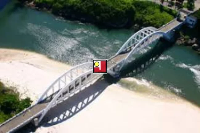 Imagem Alugo Loft e cobertura em Barra de Guaratiba, na rua da Praia. R$1700,00 loft e R$3000,00 cobertura. Atravessou a rua e está no mar. Nunca habitado.