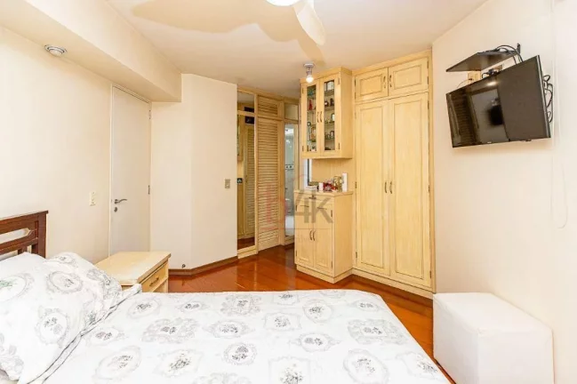 Imagem Cobertura no Brooklin: 278m² com Piscina Privativa e Quadra de Tênis