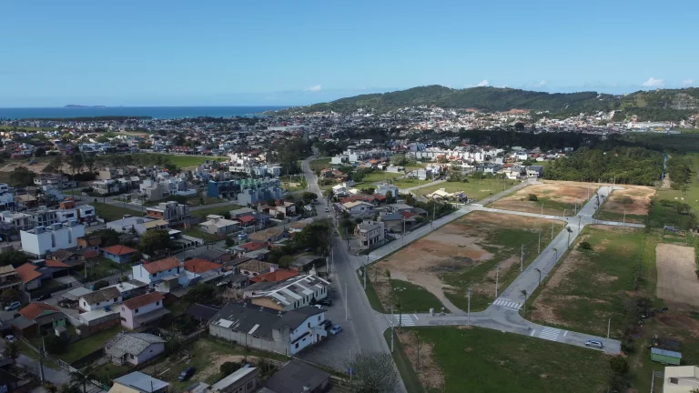 Imagem Terreno à venda em Garopaba-SC, bairro Ambrósio. Escriturado, 362m², com financiamento. Perto do centro e praias.