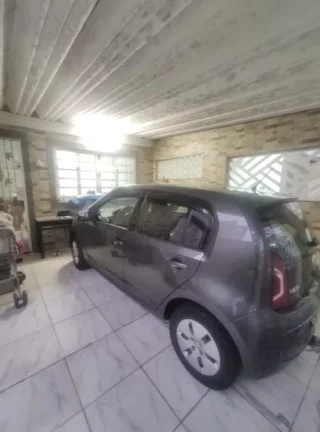 Imagem Casa à venda de 2 dormitórios na Vila Caiçara em Praia Grande-SP, com 96,13m² distribuídos em sala ampla, cozinha americada, 2 dormitórios sendo 1 suíte, banheiro social, área de serviço e 1 vaga de garagem. Aceita financiamento bancário. *As informações 