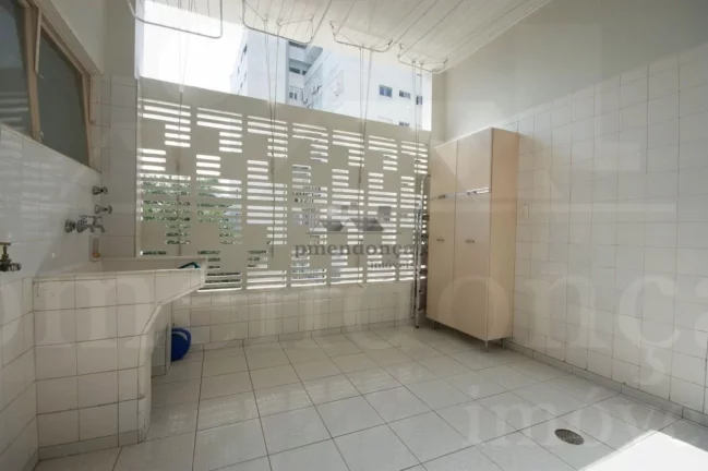 Imagem Apartamento com amplo living, 3 dormitorios sendo uma suite, apartamento com piso em tacos nos dormi...
