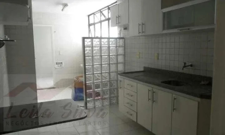 Imagem Tudo isso com localização privilegiada, próximo a escolas, supermercados, hospitais e faculdades.