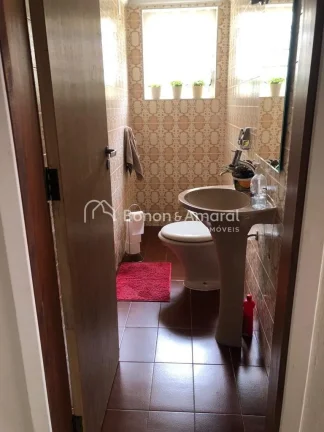 Imagem Excelente casa residencial, com ótima localização. A residência possui 4 quartos, sendo 4 suíte...
