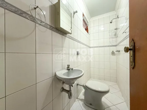Imagem Casa para Alugar no Núcleo Bandeirante, 5 Quartos, 3 Suítes, 378m²