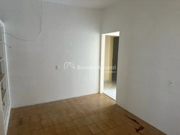 Imagem Casa para locação no bairro Taquaral em Campinas/SP. Na parte superior, living para 2 ambientes, 3...