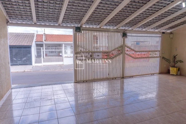Imagem ? Casa Escriturada no Setor Leste do Gama - Rua Principal!

Excelente oportunidade para moradia ou i...