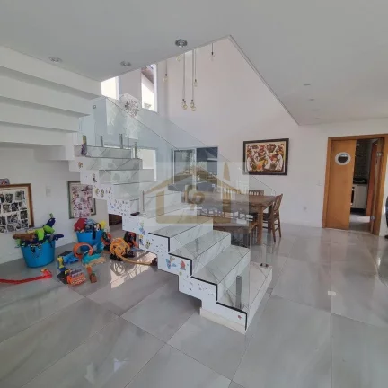 Imagem Linda!!! Casa com 3 quartos sendo Duas Semi Suítes, 4 vagas