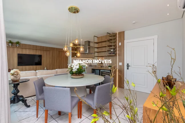 Imagem Apartamento à venda com 4 quartos sendo 2 suítes e 2 vagas de garagem localizado em Balneário Camboriú