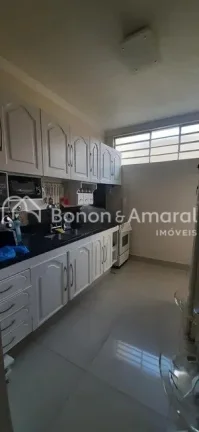 Imagem Excelente casa à venda, com 230m² de área construída no Parque Taquaral, em Campinas. Contendo 3...