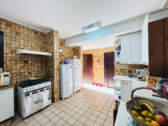 Imagem Imponente casa à venda em Riviera de São Lourenço Módulo 20: 5 quartos, 2 suítes, 3 salas, 4 vagas, 317m² de área.