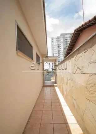 Imagem Casa térrea com 177 M², 2 dormitórios, banheiro com gabinete no lavatório e box em vidro, ampla ...