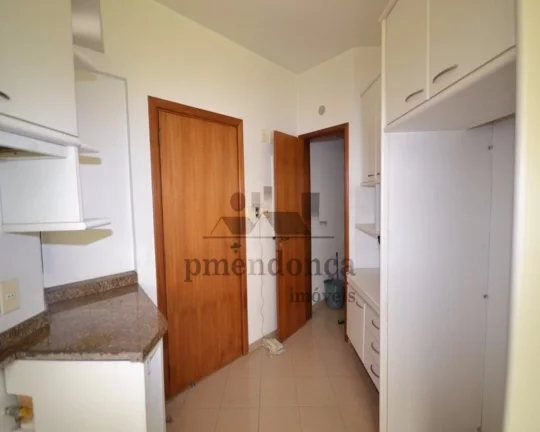 Imagem Apartamento amplo e iluminado. Living para 03 ambientes com lareira, terraço gourmet e piscina. Coz...