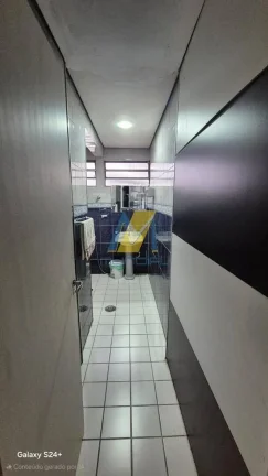 Imagem Galpão comercial/industrial com excelente estrutura e frente imponente.