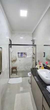 Imagem Casa com 3 suítes no Condomínio Estância dos Ipês em Uberaba