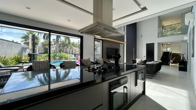 Imagem Imperdível! Casa à venda em Riviera de São Lourenço Módulo 04: 7 quartos, 7 suítes, 2 salas, 6 vagas de garagem, 427,73m² de área.