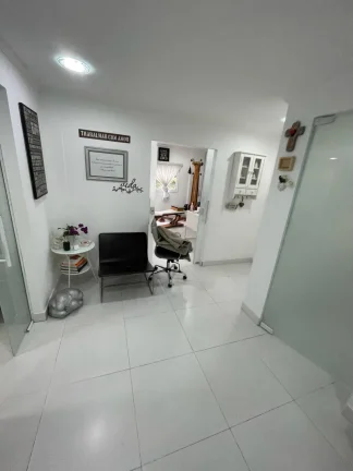 Imagem Casa Comercial Itaim Bibi - 200M², 8 Salas, 5 Banheiros