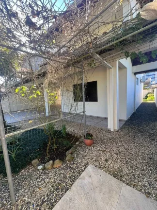 Imagem Sobrado com 4 dormitórios sendo 1 suíte e 2 vagas de garagem em São Francisco do Sul/SC