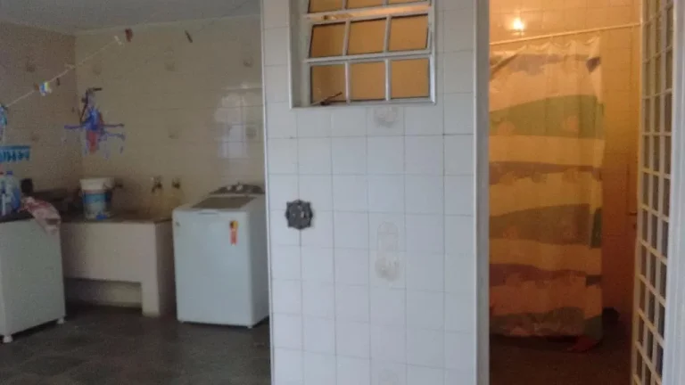 Imagem Excelente casa assobradada em Rio das Pedras, com 4 quartos (sendo 2 suites) com hidromassagem, vara...