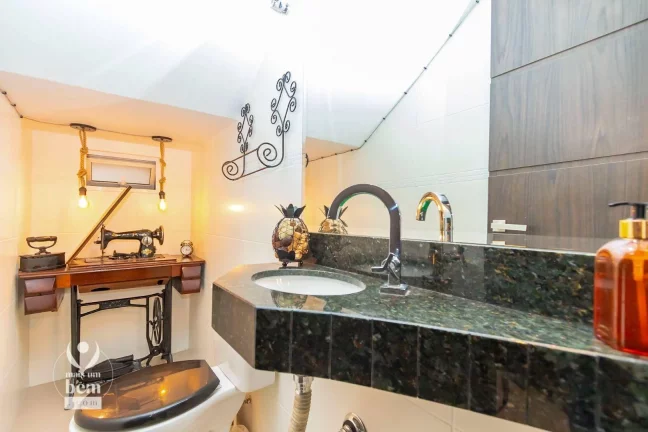 Imagem Sobrado em CONDOMÍNIO FECHADO com 3 Suítes, 2 Vagas, Área Gourmet à venda, 160 m² por R$ 869.900 - Xaxim - Curitiba/PR