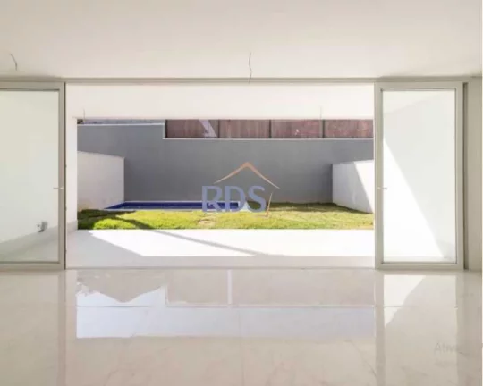 Imagem Casa de alto padrão em condomínio Fechado