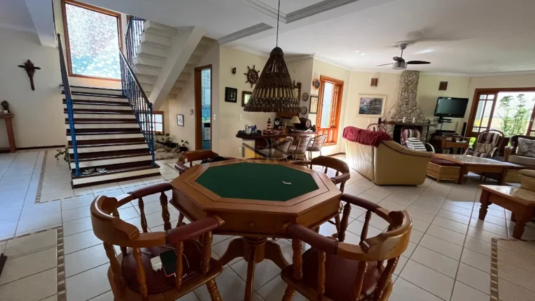 Imagem CASA EM CONDOMÍNIO COM 6 SUÍTES,SALA DE ESTAR E JANTAR,SALA DE TV,30 METROS DA ORLA,3 VAGAS DE GARAGEM