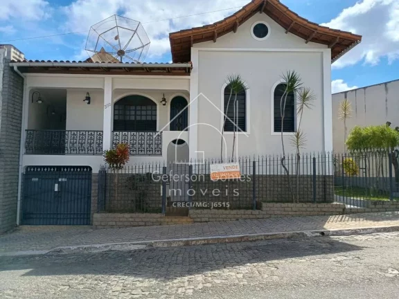 Imagem Casa à Venda com 7 quartos sendo 2 suítes, Centro - Mantena - MG