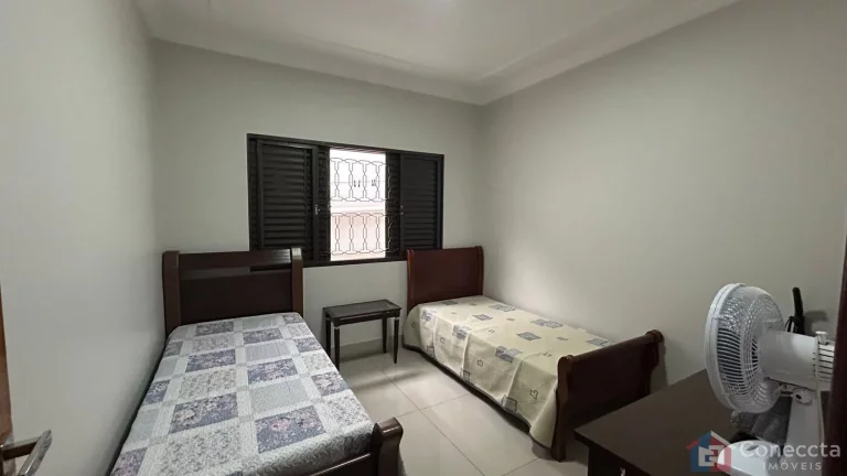 Imagem Casa de Alto Padrão à Venda no Jardim Califórnia – 3 Quartos, Suíte e Espaço Gourmet – Patos de Minas