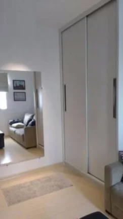 Imagem Apartamento lindo com acabamento diferenciado, contendo 2 quartos com armários, banheiro social com...
