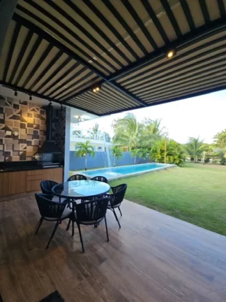 Imagem A 5ª Avenida imóveis selecionou essa Casa Moderna e Térrea no Condomínio Vida Marina em Busca Vida, 3 Suítes, Piscina c/ Cascata e Área Gourmet: