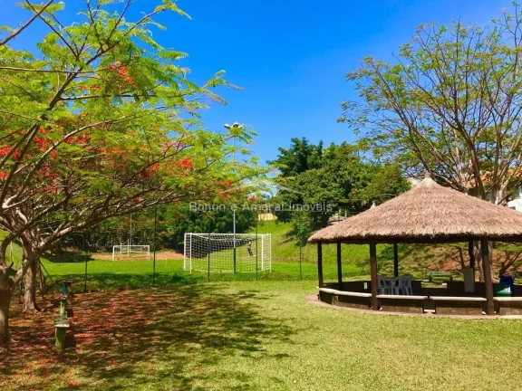 Imagem Este lindo sobrado no Condomínio Colinas dos Álamos oferece elegância, conforto e uma excelente d...
