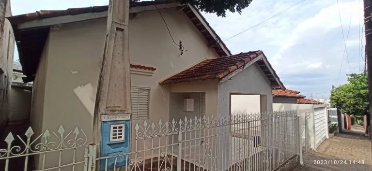 VENDE-SE ÓTIMA CASA 04 DORMITORIOS ARAÇATUBA SP PROXIMO A RODOVIARIA.