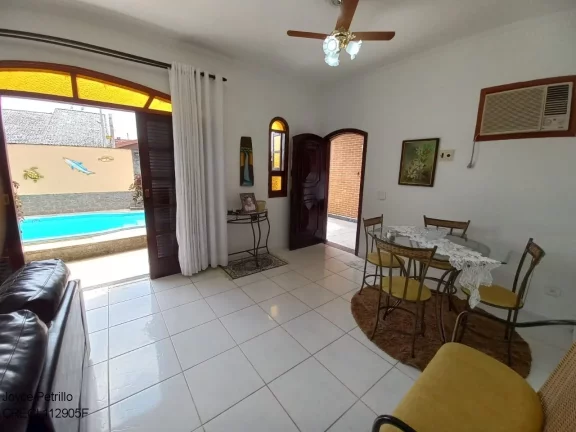 Imagem Casa com 4 Dormitórios e Piscina à Venda em Bairro Residencial de Peruíbe