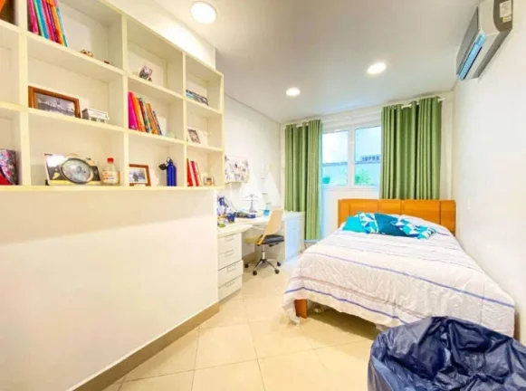 Imagem Casa com 3 quartos e 3 banheiros à Venda, 165 m² - Embaré/Santos