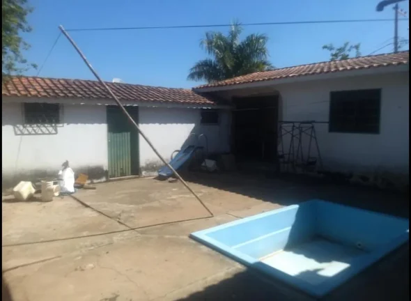 Imagem Casa disponível para venda e locação no bairro Anhumas.Conta 03 dormitórios, um banheiro social,...
