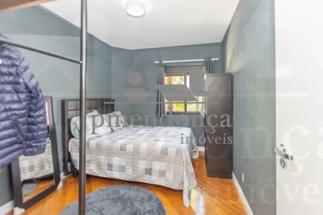 Imagem Apartamento à Venda em Perdizes com 04 quartos ( 1 sui­te ) e 2 vagas, 110m².
