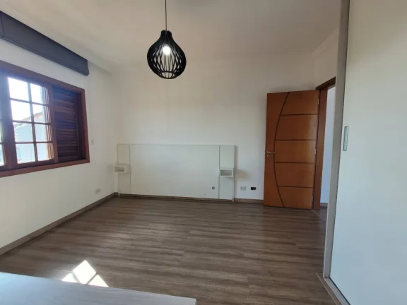 Imagem Sobrado Alto Padrao com 235m² 3 Dormitotorios com 5 Vagas de Gargens