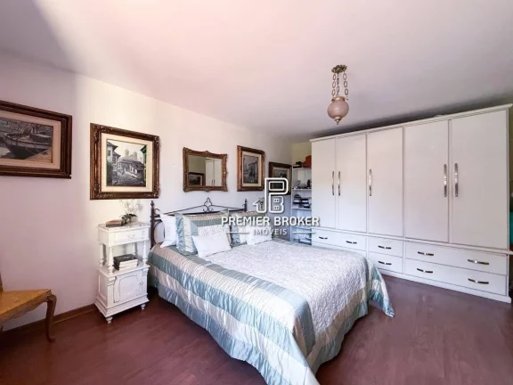 Imagem Casa com 3 dormitórios à venda, 346 m² por R$ 970.000,00 - Santa Cecília - Teresópolis/RJ