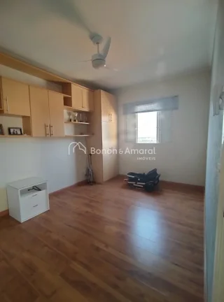 Imagem Casa com 3 Suítes confortáveis com armários embutidos e uma das suites tem banheira;
2 Salas de e...
