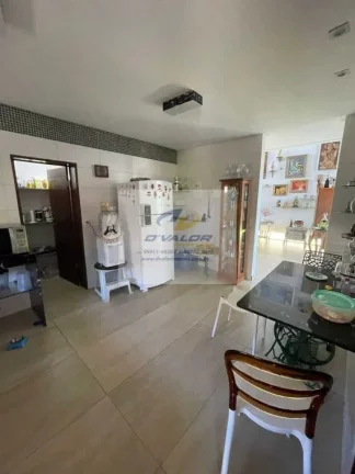 Imagem Vendo casa em condomínio fechado, com 360 m2, 5 quartos sendo 4 suítes, sala p/ 3 ambientes, 4 vgs