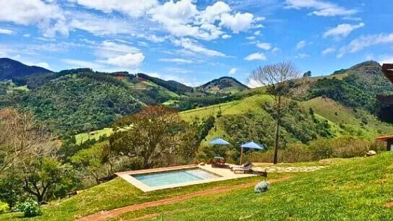 Imagem Onde a Sofisticação e a Natureza se Encontram: Seu Refúgio em Gonçalves