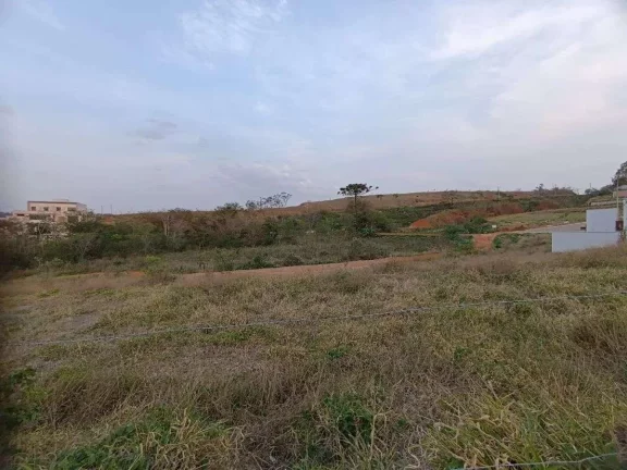 Imagem Construa em Grande Estilo: Lote de 500m2 em Condomínio Fechado