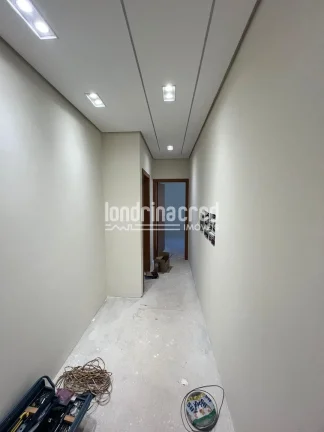 Imagem Casa Térrea à Venda no Condomínio Araçari com 3 Suítes, 144m² de Construção em Terreno de 256m²