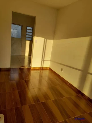 Imagem VENDO CASA 2/4 EM CONDOMÍNIO NO SIM