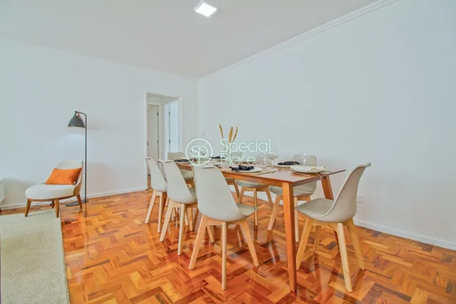 Imagem Apartamento com 3 dormitórios ( 1 suíte ) e 1 vaga na garagem. Amplo living para 3 ambientes e com...