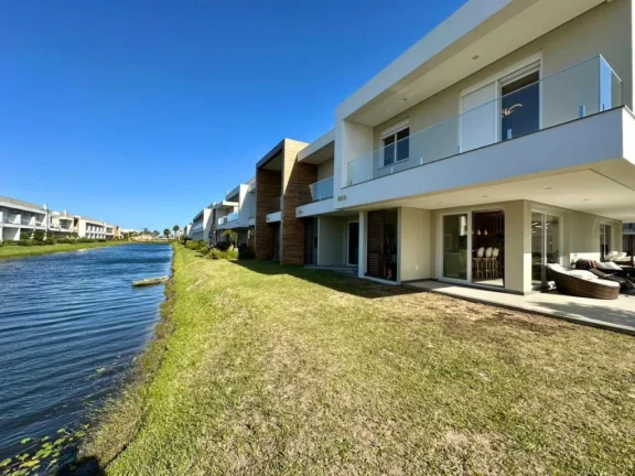 Imagem Casa em Condominio 4 Dormitórios - Bairro --